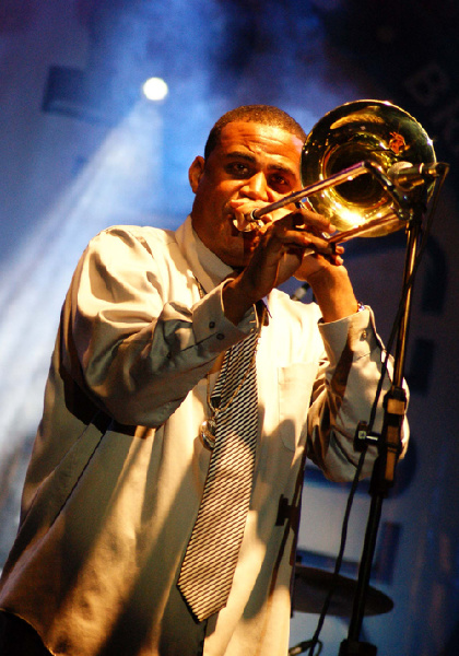 GLEN DAVID ANDREWS