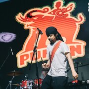 Photo of Lao Ru during live performance at Midi Festival