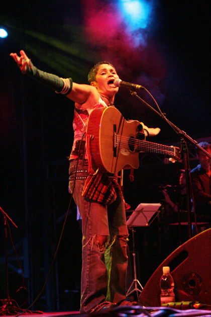 The Orquestra Voadora featuring Célia Mara