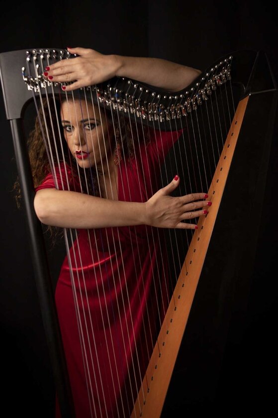 The first and unique flamenco harpist