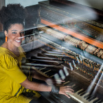 Maíra Freitas and her piano