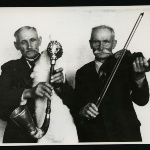 Tomasz Brudło (b. 1873 in Wąchabno) - bagpipe (kozioł), Walenty Brudło (b. 1869 in Wąchabno) - violin. Photo: M. Sobieski 194